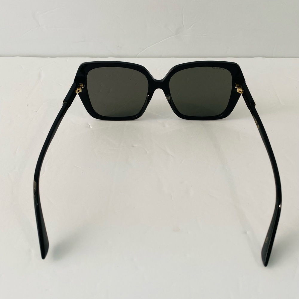 New Gucci Women’s Square Ladies Sunglasses
Item No. GG0533SA 001 56 - Picture 7 of 14